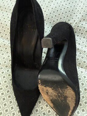 Gianvito Rossi pointed toe black suede pumps sz 39.5 good condition